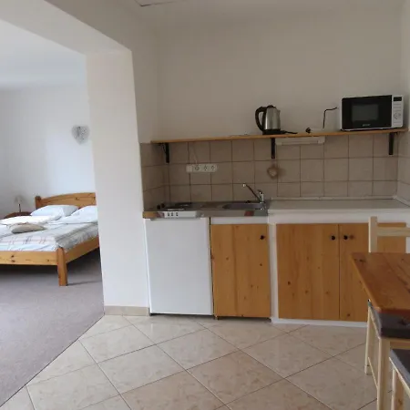 Mediterran Vendeghaz Гостевой дом Веленце