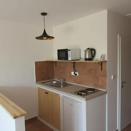 Mediterran Vendeghaz Веленце